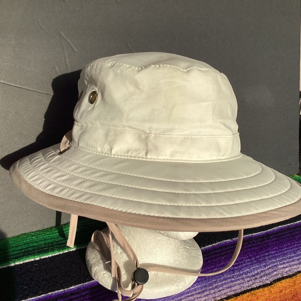 Wallaroo hat company Sun Shade Hat Size Medium/Large